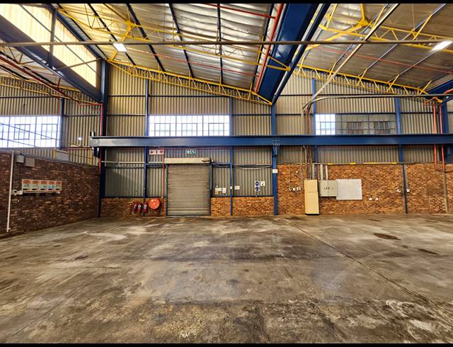 20,860M² WAREHOUSE FOR SALE IN CLAYVILLE